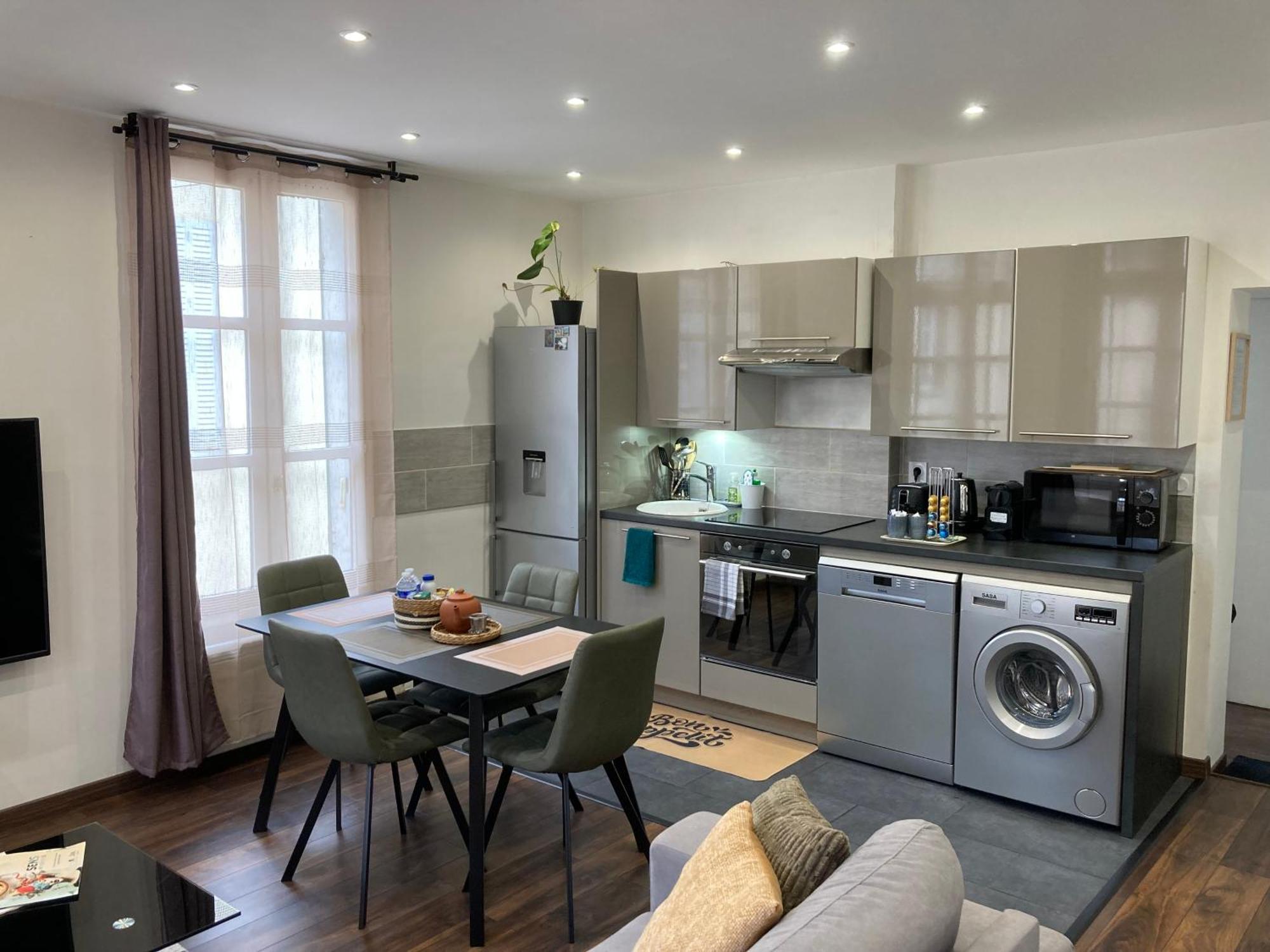 Joli Appart F2, Les 3 Croissants, Centre Ville Sens Luaran gambar